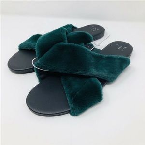 Furry green slides - no tags